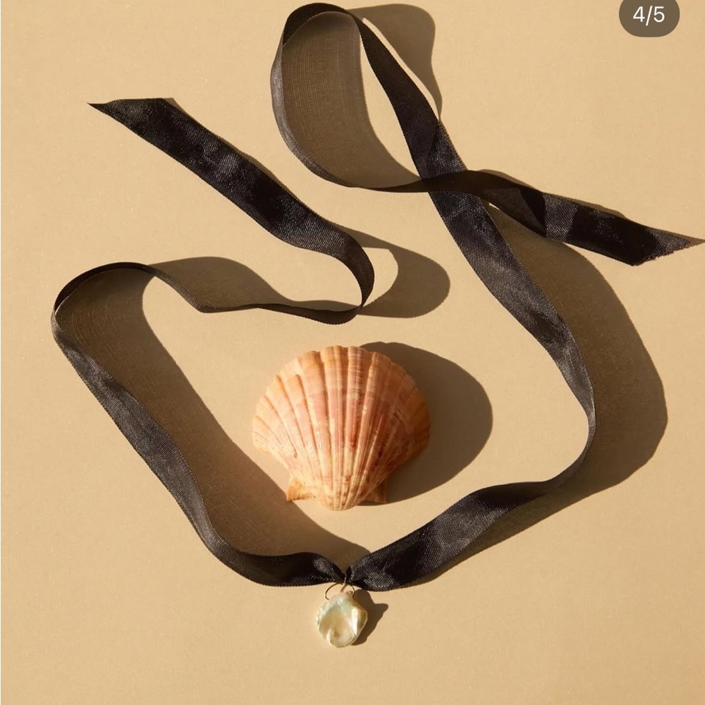 Catbird x RMS iridescent keshi pearl charm in black silk ribbon - Picture 6 of 6